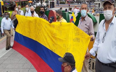 Con plantón, militantes de la reserva activa de la policía y ejército, rechazaron declaraciones del expresidente Ernesto Samper, al decir, que militares solo están entrenados para violar mujeres y niñas