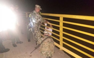 Así fue como soldados de la Sexta Brigada, evitaron que un hombre se lanzara desde el puente de Cajamarca