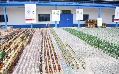 Impresionante cargamento, 24 mil 100 unidades de botellas de licor adulterado y de contrabando fue destruido en el Tolima
