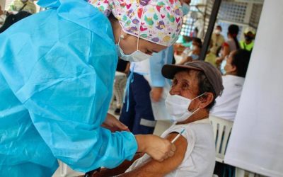 Inicia aplicación de tercera dosis de vacuna contra el Covid en adultos de 70 años