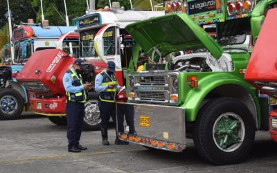 ‘Chivas turísticas’ tienen que eliminar cornetas, y bajar el sonido