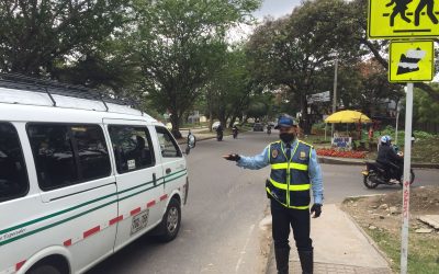 Como se está controlando la movilidad en las zonas escolares?