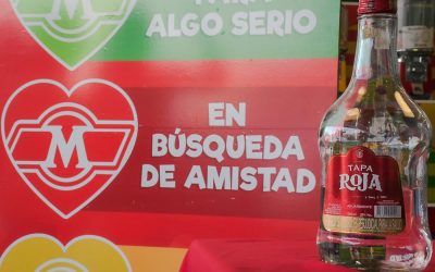 Mercacentro se  viste de amor con Aguardiente Tapa Roja.