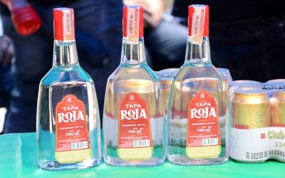 Aguardiente Tapa Roja, nos une la solidaridad.