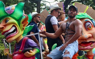 Cientos de personas participaron en la marcha del Orgullo Gay