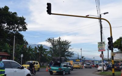 Por fallas de energía, semáforos están fuera de servicio, Ibagué sufre colapso vial