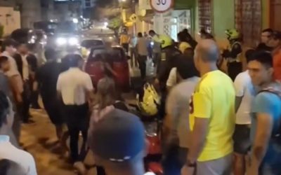 En video: A los golpes se fueron taxistas y conductores de Uber