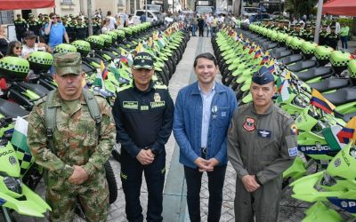 Alcalde Andrés Hurtado entregó vehículos a la Fuerza Pública de Navidad