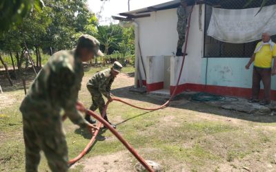 Soldados de la Sexta Brigada del Ejército Nacional, llegaron con agua a Piedras