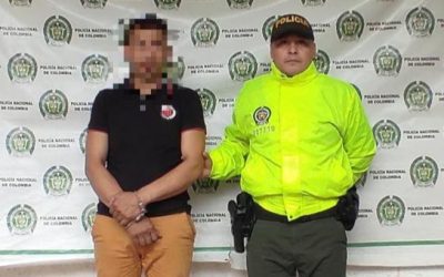 Al parecer abusaba a su hija biológica y la habría dejado embarazada 