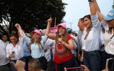 Alvaro Uribe se desbordó en elogios a Johana Aranda