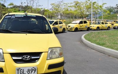 Carrera mínima en taxis subiría 300 pesos
