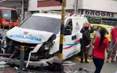 Choque de ambulancias casi causan tragedia en Ibagué