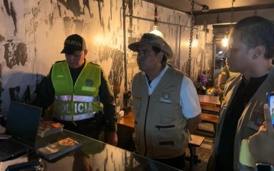 Multa a establecimiento ‘cochino’ que botaba basura