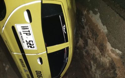 Taxi cayó a una zanja, a la altura de la Fiscalía