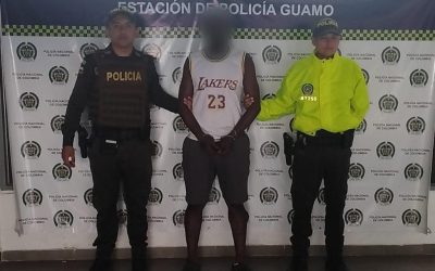Le pegaba a su expareja, la extorsionaba y le quemó la casa