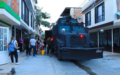 En tanquetas, la Policía lleva agua al Norte de Ibagué