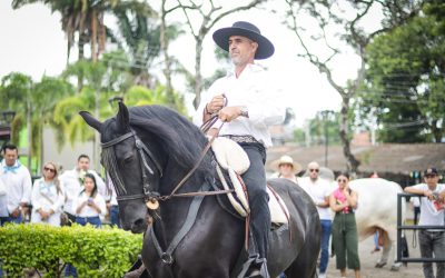 Actividades y los artistas en la Feria Agropecuaria