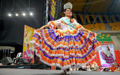 Ella es la «Embajadora Municipal del Folclor»