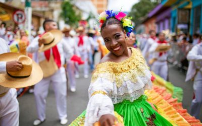 Inicia el Desfile Nacional e Internacional del Folclor