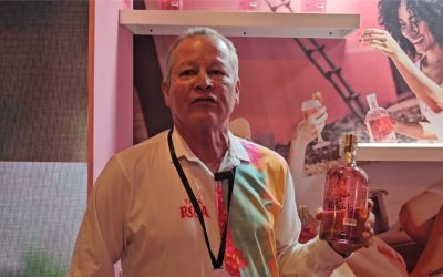 La historia de Hebert 39 años en la Fábrica de Licores