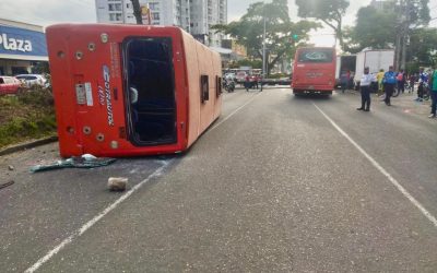 Así quedó la buseta, no hubo víctimas
