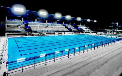 Pruebas de iluminación en las piscinas olímpicas de la 42