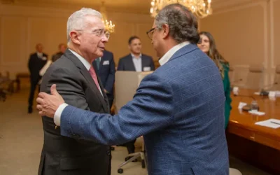Petro “le echó flores” a Álvaro Uribe
