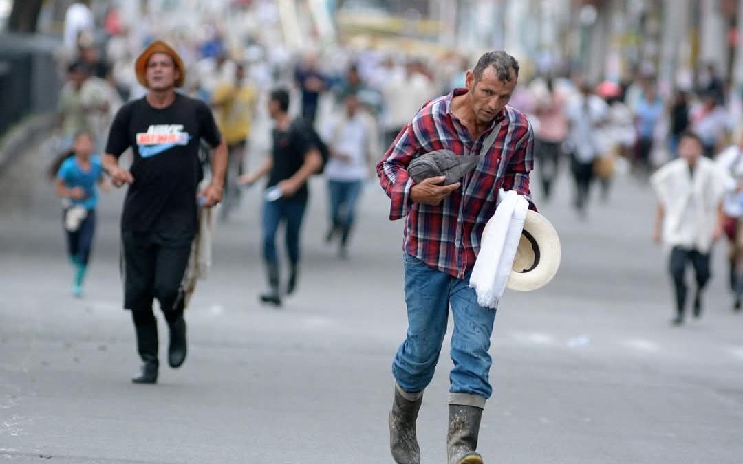En botas de caucho y poncho así fue la primera carrera campesina