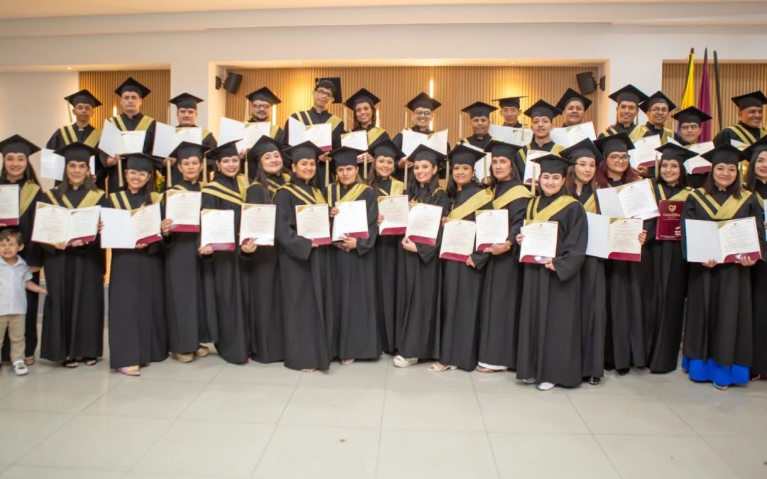 Felicitaciones a los nuevos graduados con el apoyo de ComfaTolima