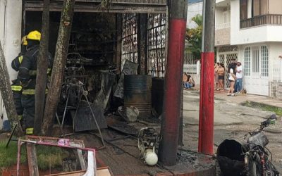 Incendio estructural en taller de motos del barrio Parrales