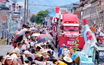 La corona del desfile de San Juan se la llevó el Aguardiente Tapa Roja