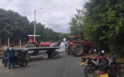 Comunidad de Coello se moviliza para recuperar vía bloqueada por paro arrocero