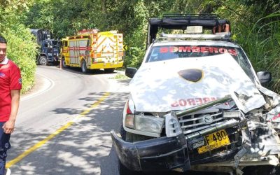 Bomberos atendieron accidente vehicular en la vía a Carmen de Bulira