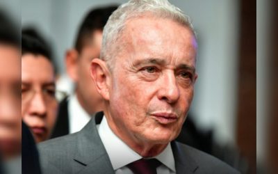 Uribe declarado culpable por soborno en actuación penal