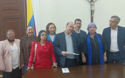 Reforma tributaria de Petro busca $26 billones y grava desde la cerveza hasta la gasolina