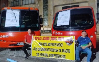 Conductores encadenados exigen al SETP cumplir acuerdos en Ibagué