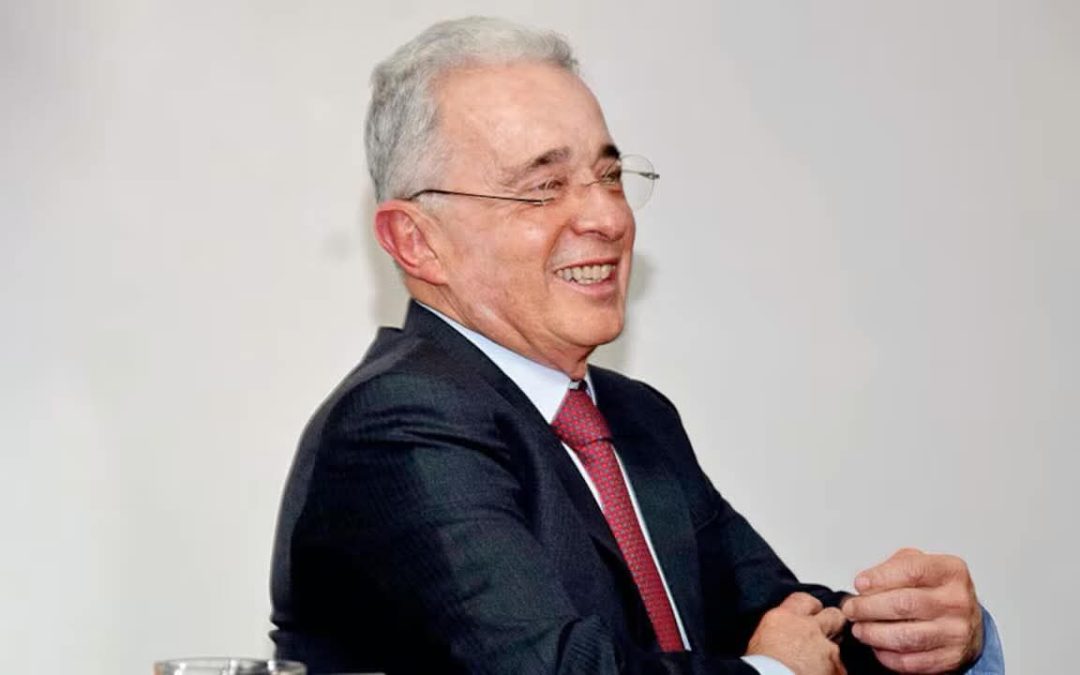 Uribe absuelto: Tribunal revoca condenas por presuntos sobornos