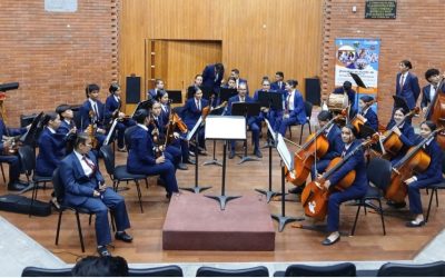 𝗗𝗲 𝗹𝗮𝘀 𝗰𝗹𝗮𝘀𝗲𝘀 𝘃𝗶𝗿𝘁𝘂𝗮𝗹𝗲𝘀 𝗱𝗲 𝗺ú𝘀𝗶𝗰𝗮 𝗲𝗻 𝗹𝗮 𝗽𝗮𝗻𝗱𝗲𝗺𝗶𝗮 𝗮 𝗴𝗿𝗮𝗻𝗱𝗲𝘀 𝗲𝘀𝗰𝗲𝗻𝗮𝗿𝗶𝗼𝘀