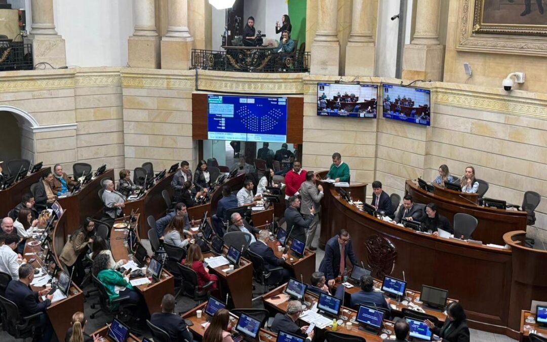Congreso suspende receso por decreto de emergencia económica