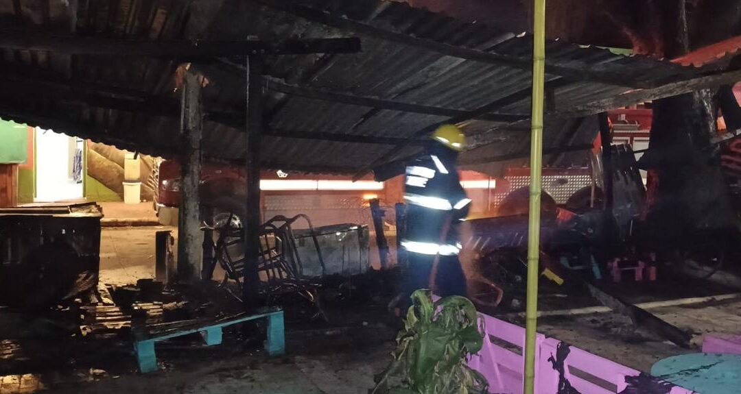 Incendio Devora Cuatro Comercios en San Bernardo