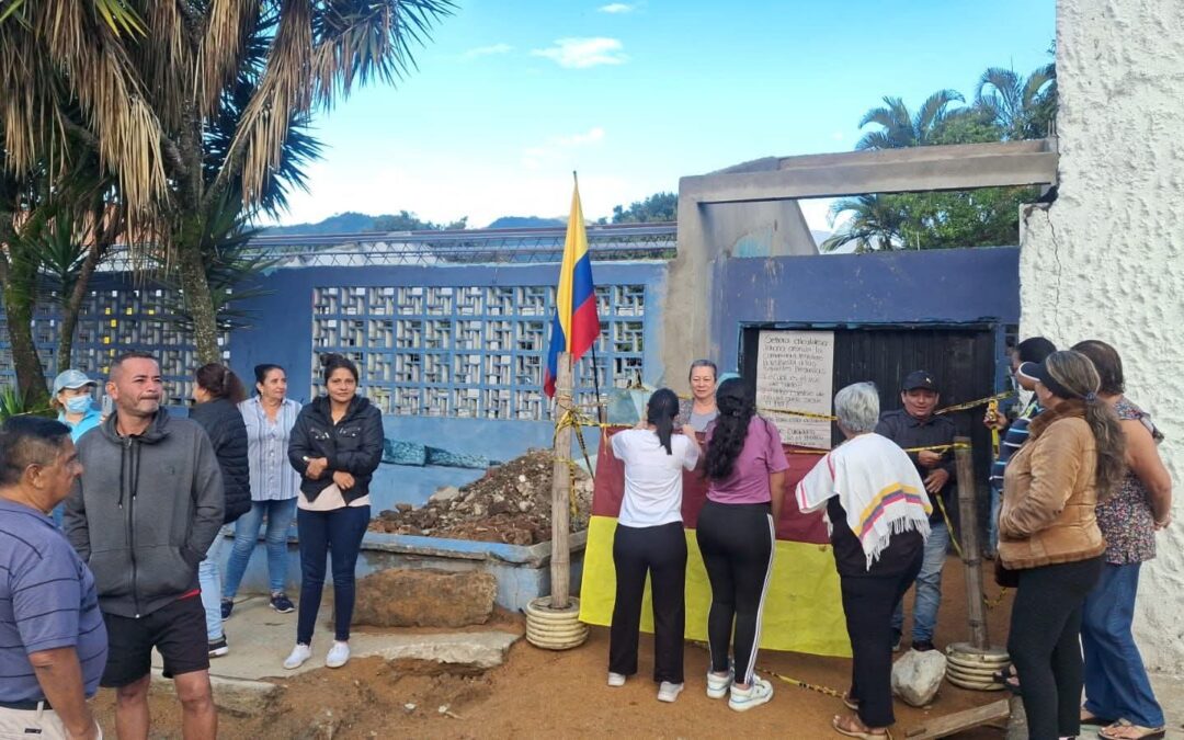 Vecinos de San Vicente de Paúl protestan contra nueva permanente