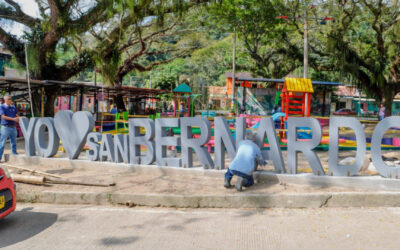 Comunidad de San Bernardo celebra renovación de su parque principal