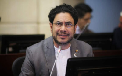 Ivan Cepeda denuncia violación de sus derechos tras fallo del CNE
