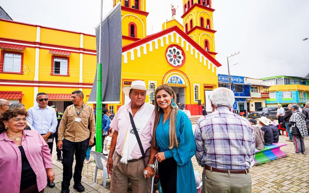 Gobernadora Matiz llevó $5.000 millones para vías rurales en Santa Isabel