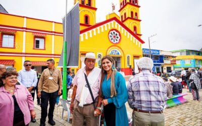 Gobernadora Matiz llevó $5.000 millones para vías rurales en Santa Isabel