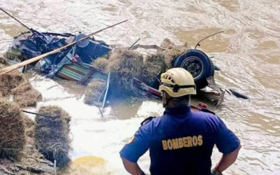 Joven conductor murió tras caer con su camión al río Cauca en Caldas