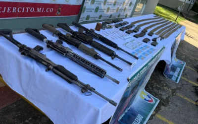 Hallan arsenal y material explosivo en zona rural de Chaparral