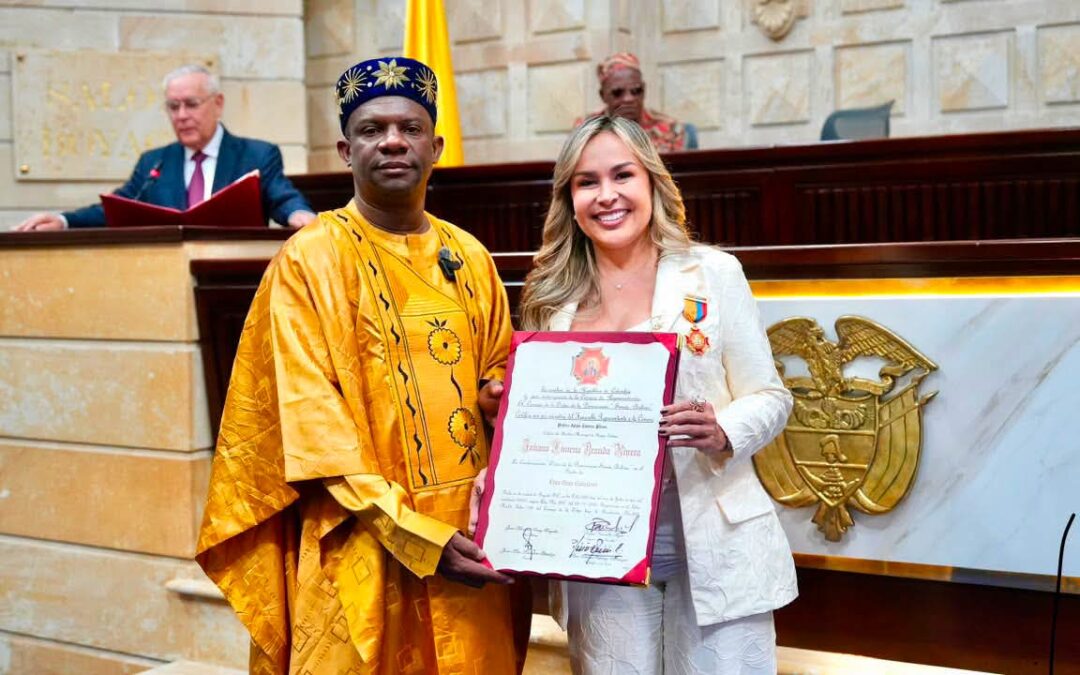 Alcaldesa Johana Aranda recibe la Orden Simón Bolívar