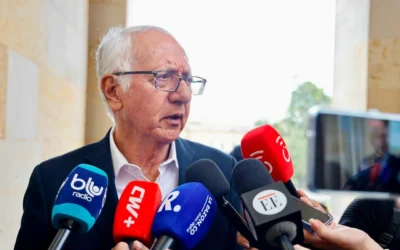 Gobierno insiste en la reforma a la salud y defiende el giro directo de los recursos